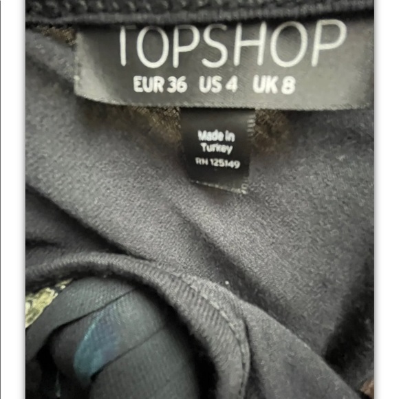 TOPSHOP PLEATED FLORAL PRINT V-NECK CAMI TANK TOP BLOUSE SIZE 4 - PRE-OWNED - Picture 3 of 5